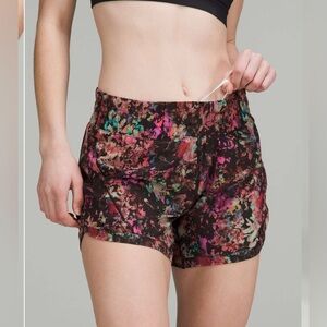 Lululemon Track That Mid-Rise Lined Short 5"
Stencil Blossom Red Multi